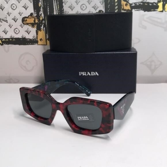 New Authentic Prada Red and Black Women's Sunglasses PR15Y - Picture 5 of 12